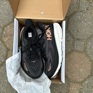Hoka Clifton 9 sneakers